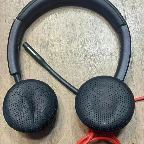 Poly USB corded headset 3300 series, new with case. - Picture 4 of 5